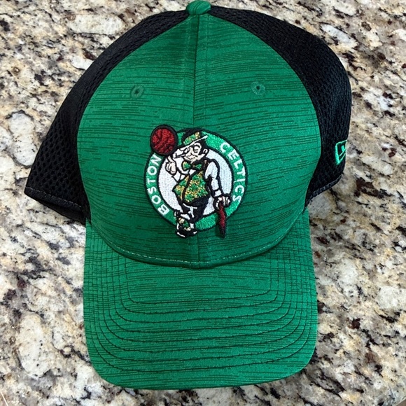 New Era Other - EUC Green and Black Boston Celtics Cap